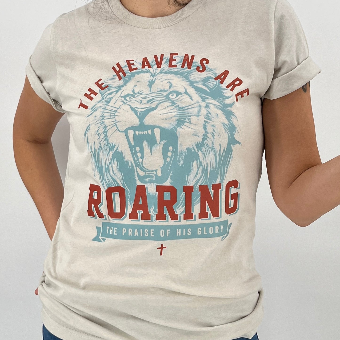 The heavens are roaring (Lion) tee